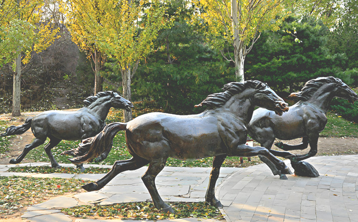廣場銅馬雕塑——駿馬奔騰 ，鑄就永恒