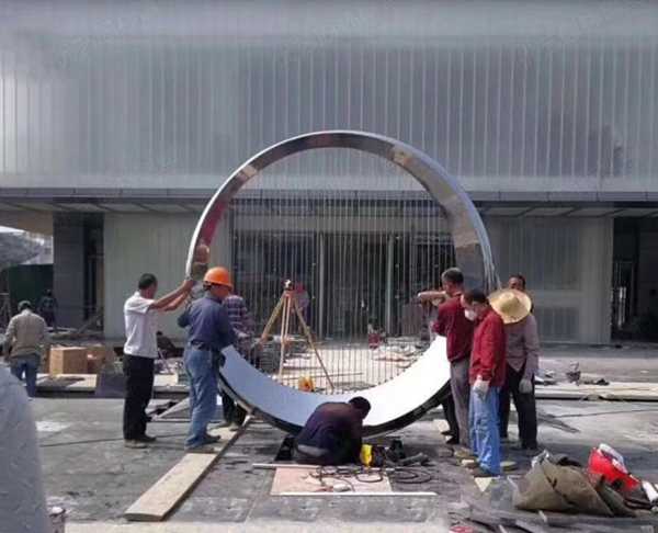 現(xiàn)代園林景觀雕塑如何進行包裝運輸？優(yōu)藝雕塑廠家為您支招