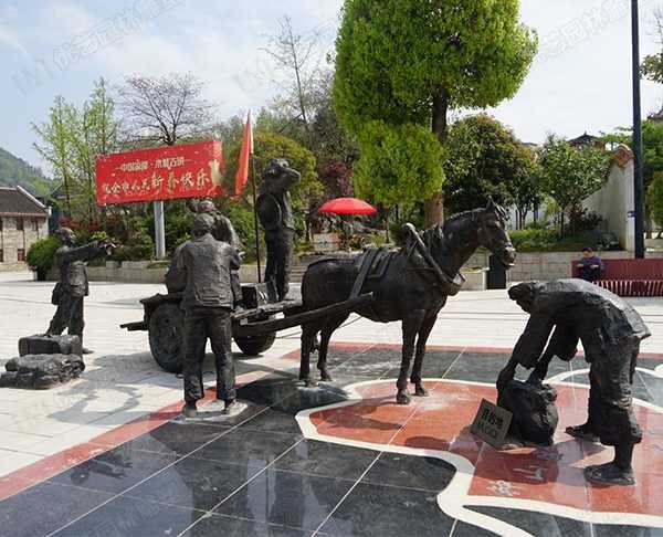 定制一座大型銅雕塑價(jià)格大致為多少？