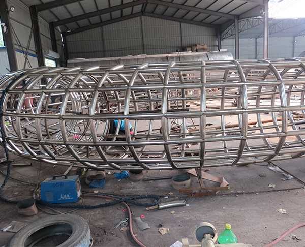 我們和不銹鋼雕塑廠家怎樣進行雕塑的溝通制作呢？