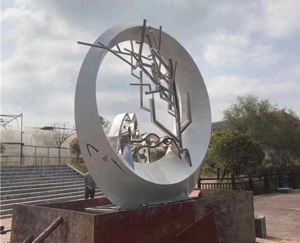 不銹鋼雕塑廠家分析不銹鋼雕塑生銹了怎么辦？