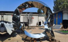 不銹鋼景觀雕塑有哪些特點(diǎn)和優(yōu)勢(shì)？